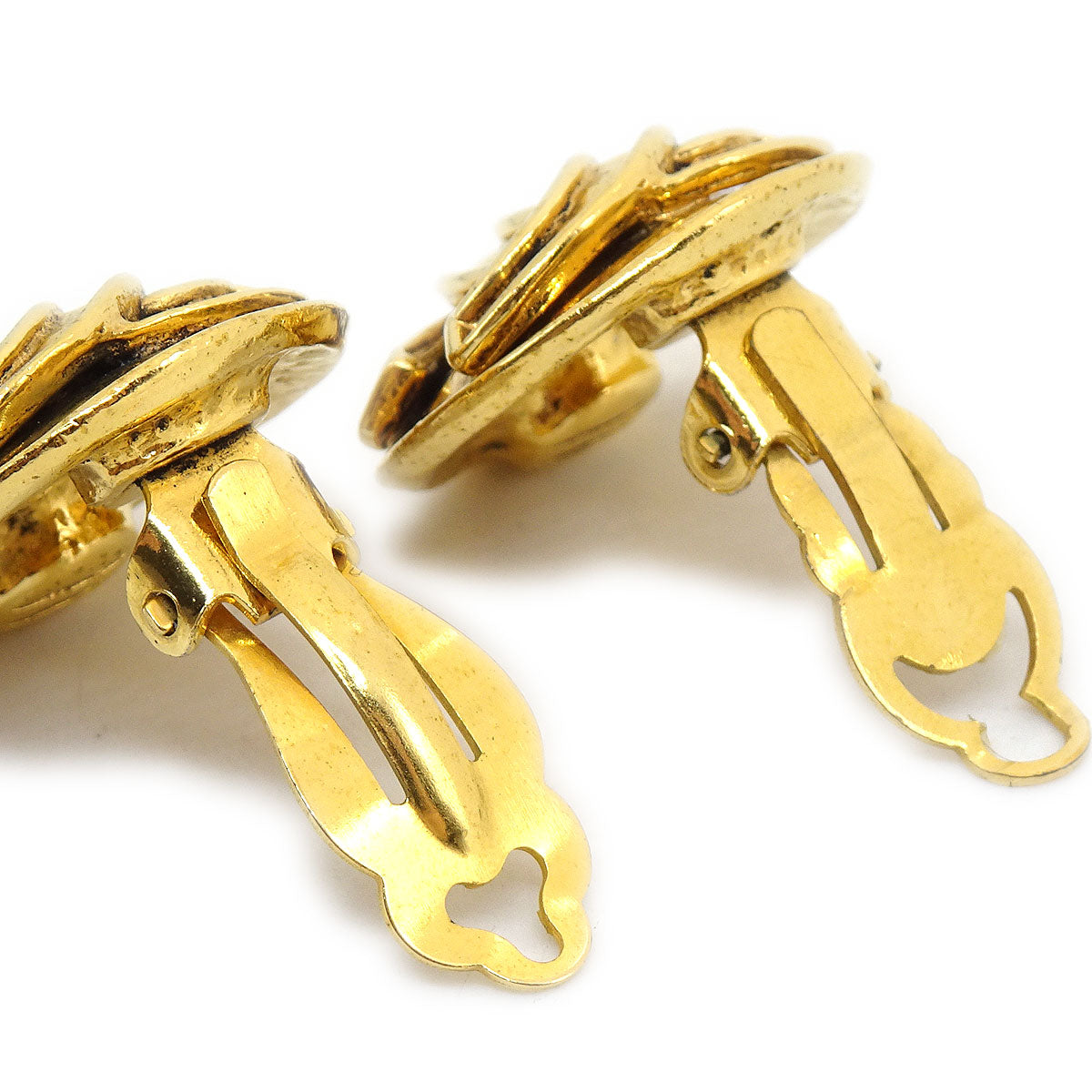 Luxury Chanel 1994 Button Earrings Gold Small
