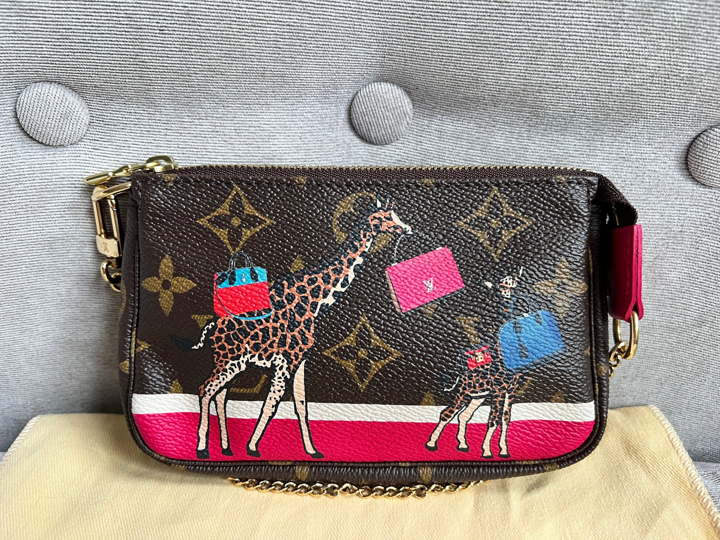 Louis Vuitton Christmas Edition Giraffe Animated Mini Pochette Accessoires in Monogram