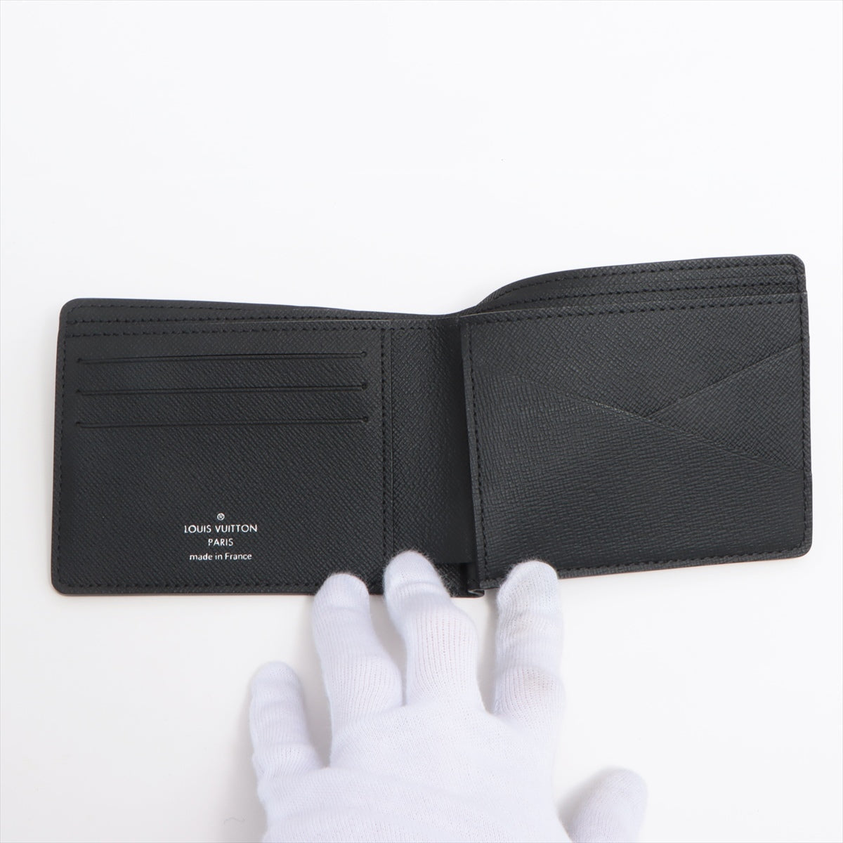 Louis Vuitton Taiga Portfolio Multifunctional M30531