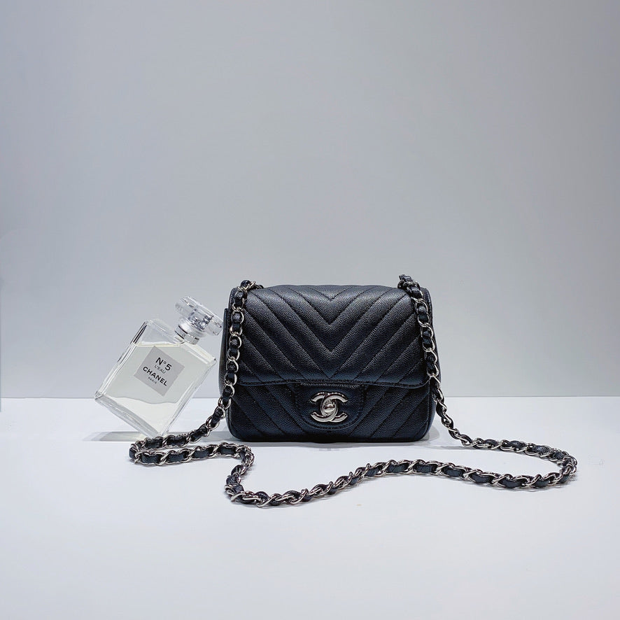 No.3710-Chanel Caviar Chevron Classic Flap Mini 17cm
