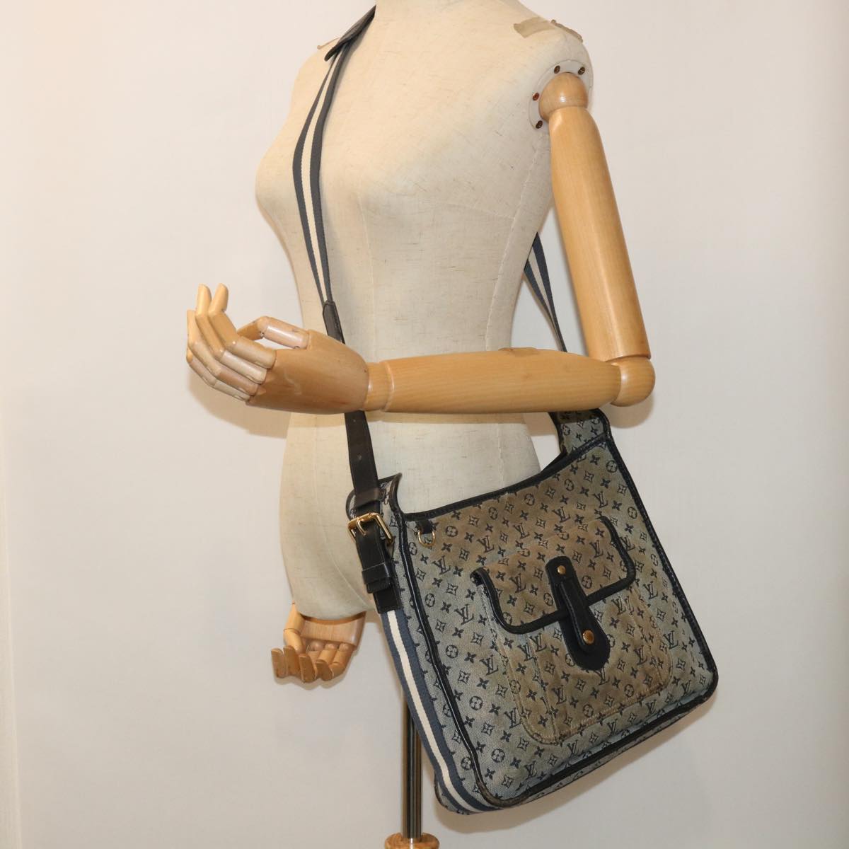 LOUIS VUITTON Monogram Mini Buzas Marie Kate Shoulder Bag Blue M92320 52594