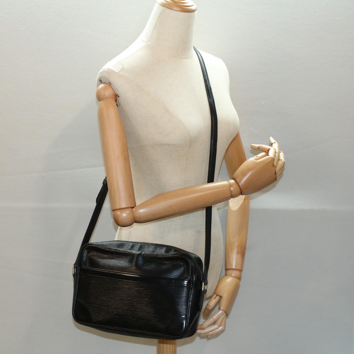 LOUIS VUITTON Epi Trocadero 27 Shoulder Bag Black M52312 LV 52696