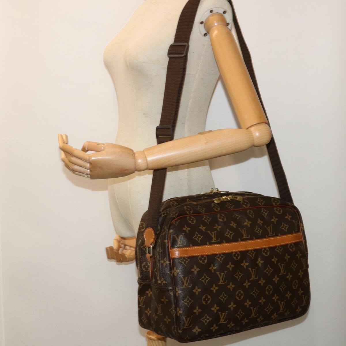 LOUIS VUITTON Monogram Reporter GM Shoulder Bag M45252 LV 52797