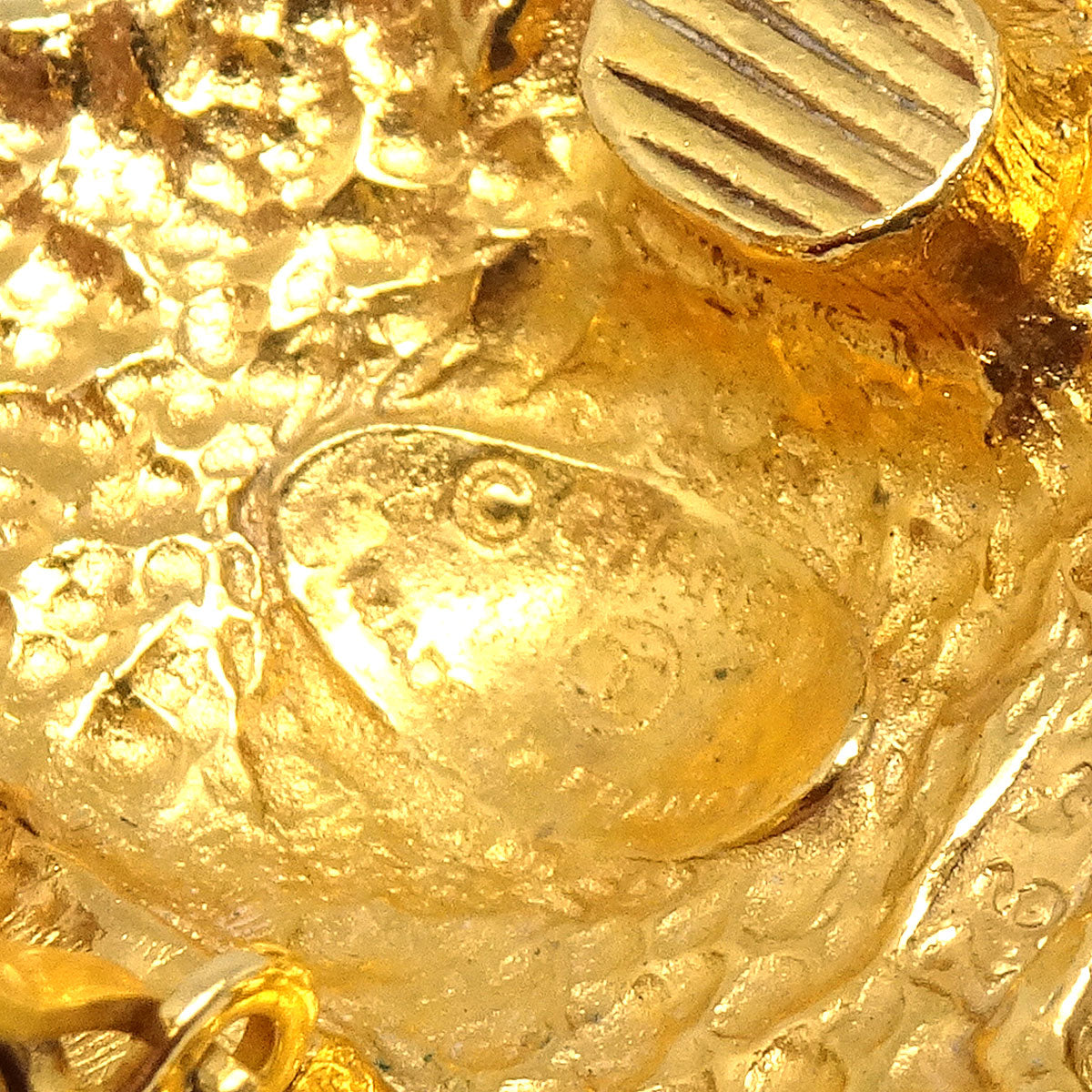 Luxury Chanel 1986-1994 Lion Earrings Clip-On Gold 2494
