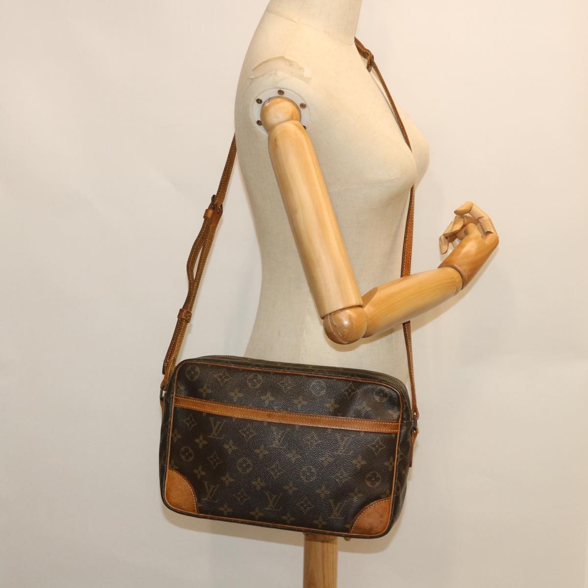 LOUIS VUITTON Monogram Trocadero 30 Shoulder Bag M51272 LV 53140