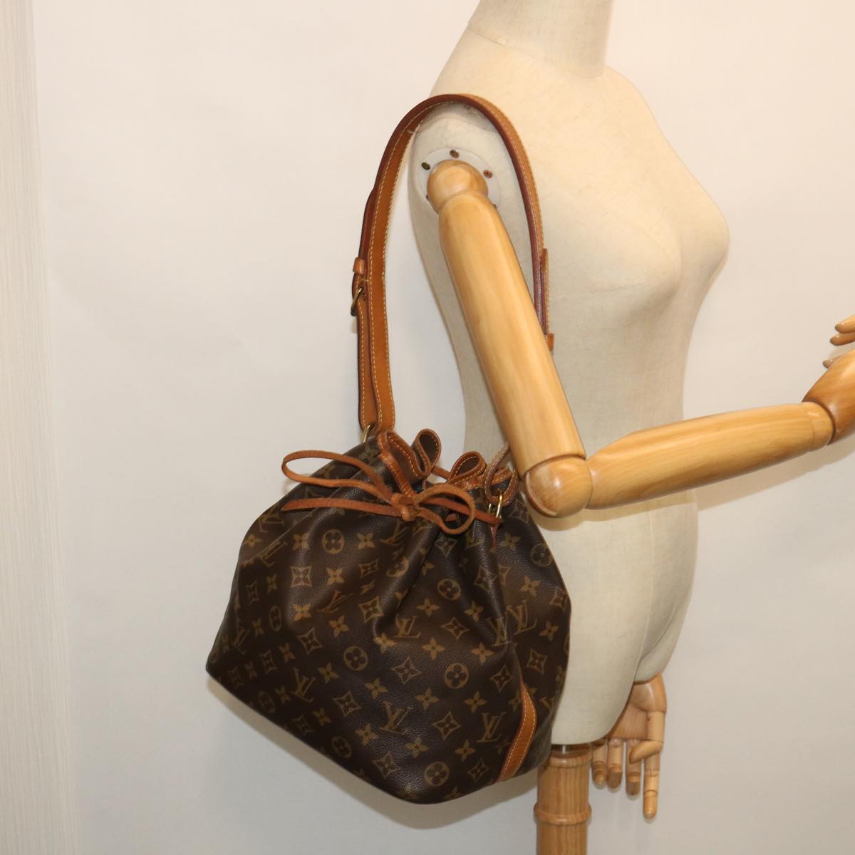 LOUIS VUITTON Monogram Petit Noe Shoulder Bag M42226 LV 53360