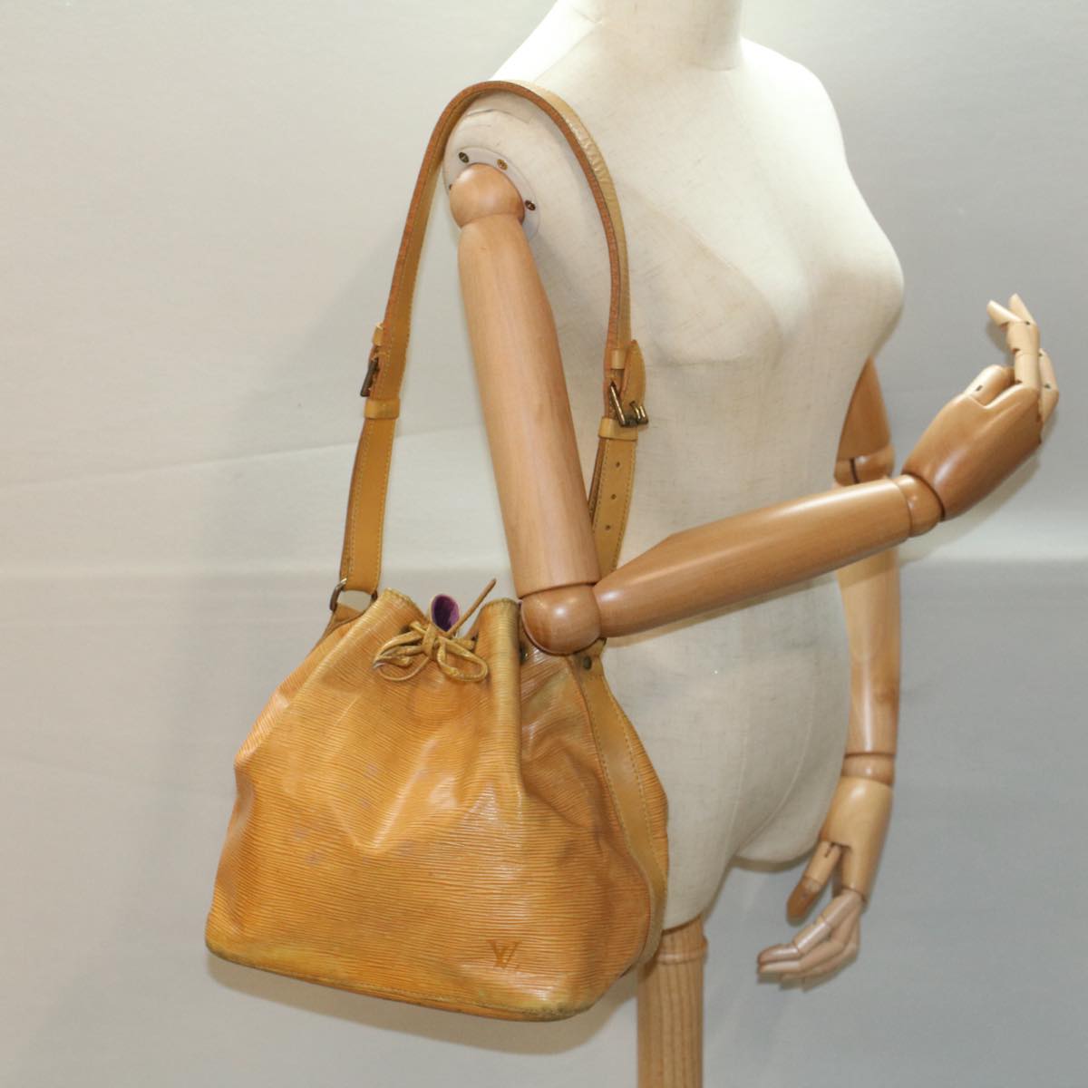 LOUIS VUITTON Epi Petit Noe Shoulder Bag Tassili Yellow M44109 LV 53985