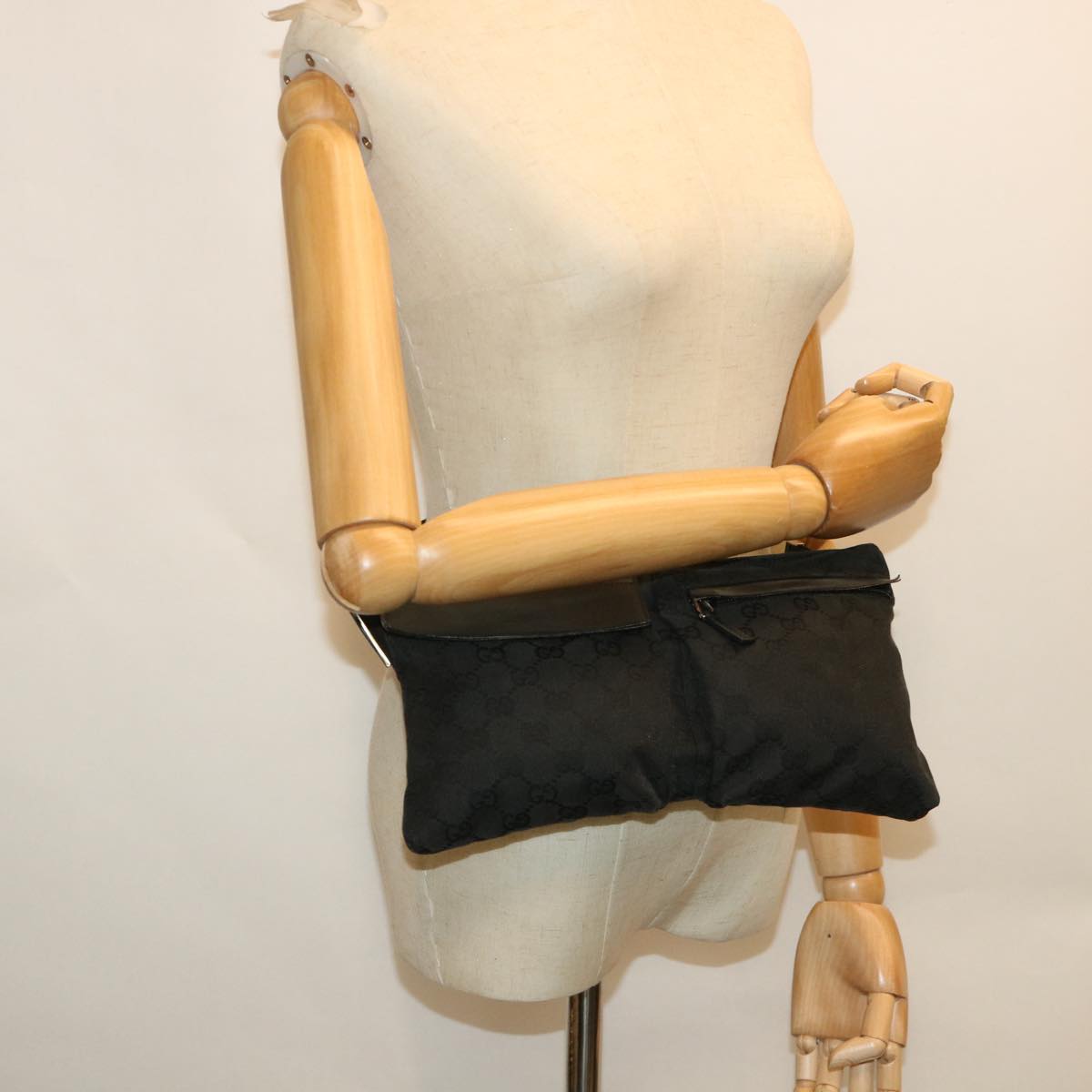 Gucci Gg Canvas  Canvas Shoulder Bag ()