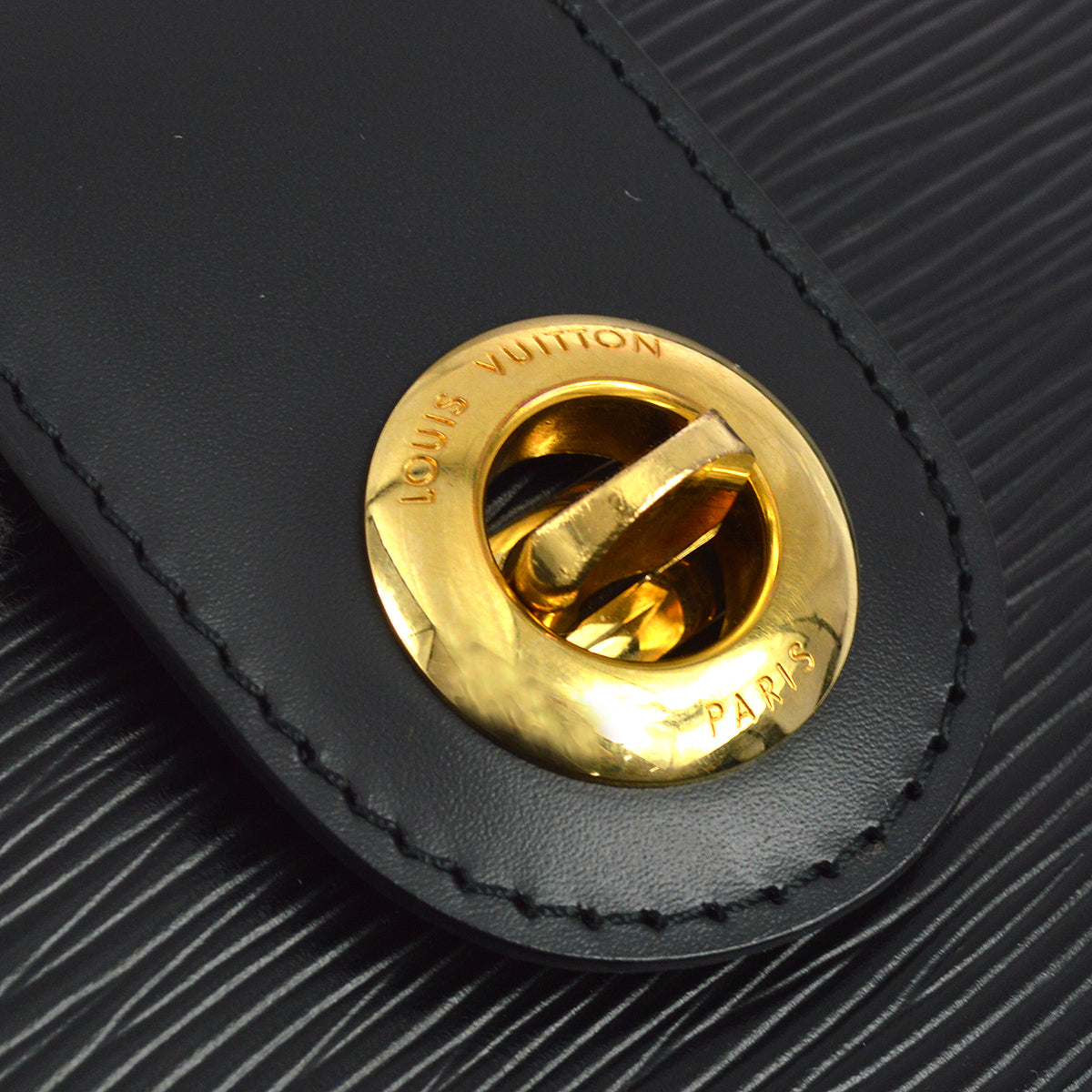 Louis Vuitton 1995 Epi Cluny M52252