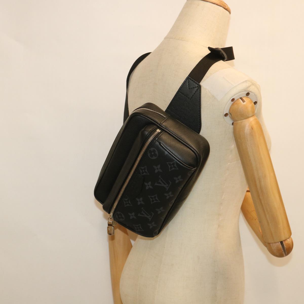 LOUIS VUITTON Taigalama Monogram Eclipse Bum Bag Outdoor Bag M30245 54190A