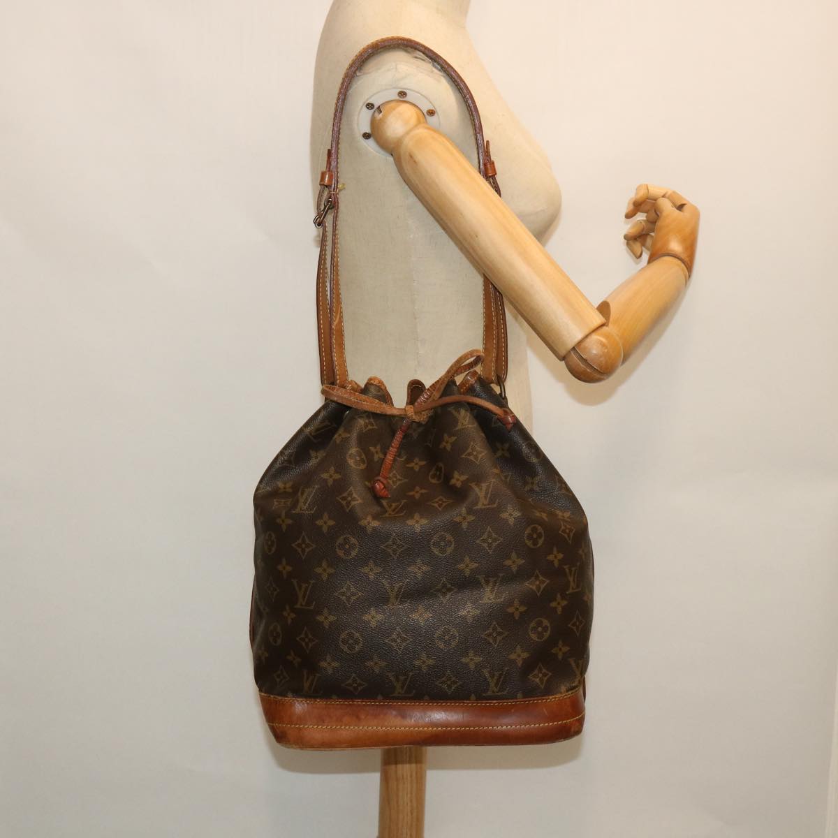 LOUIS VUITTON Monogram Noe Shoulder Bag M42224 LV 54309