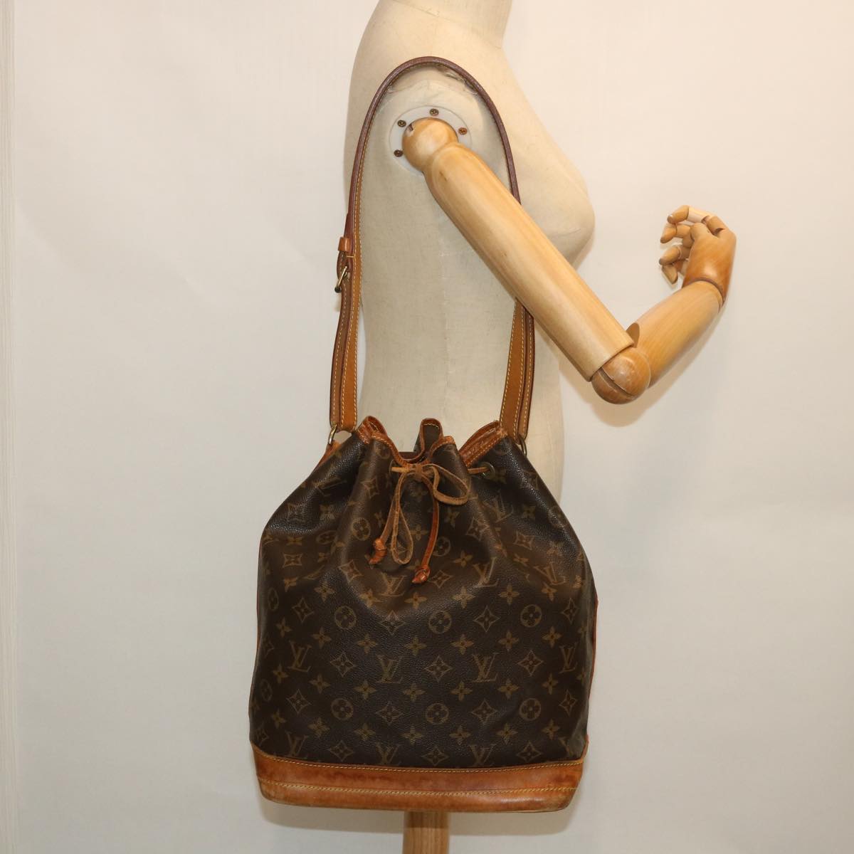 LOUIS VUITTON Monogram Noe Shoulder Bag M42224 LV 54312