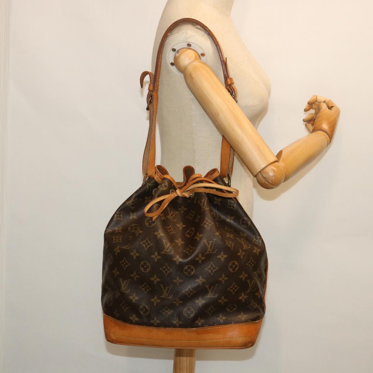 LOUIS VUITTON Monogram Noe Shoulder Bag M42224 LV 54313
