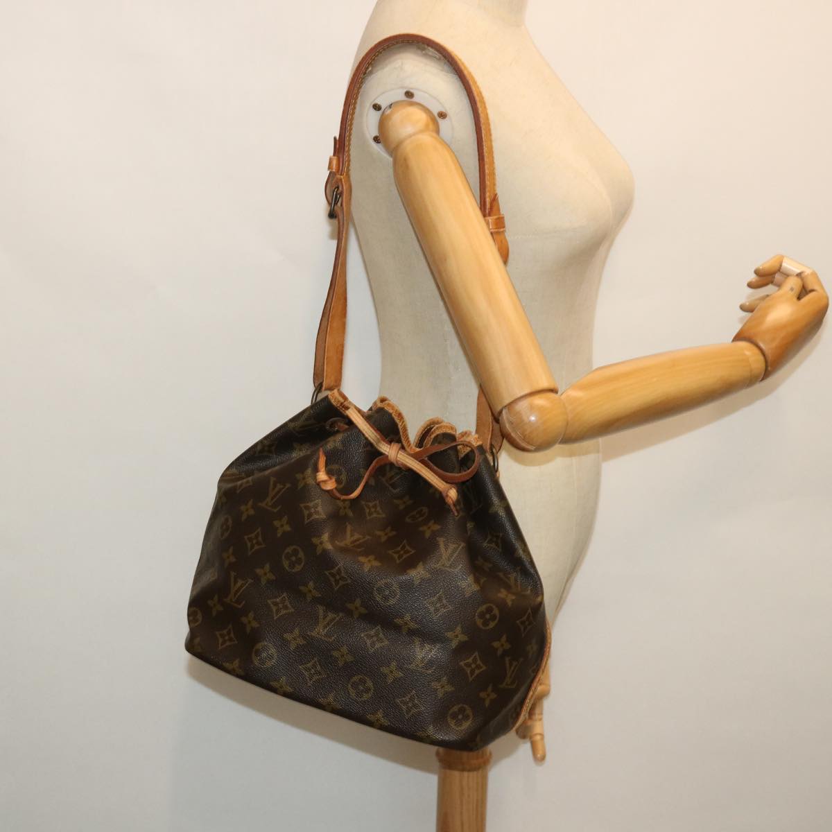 LOUIS VUITTON Monogram Petit Noe Shoulder Bag M42226 LV 54318