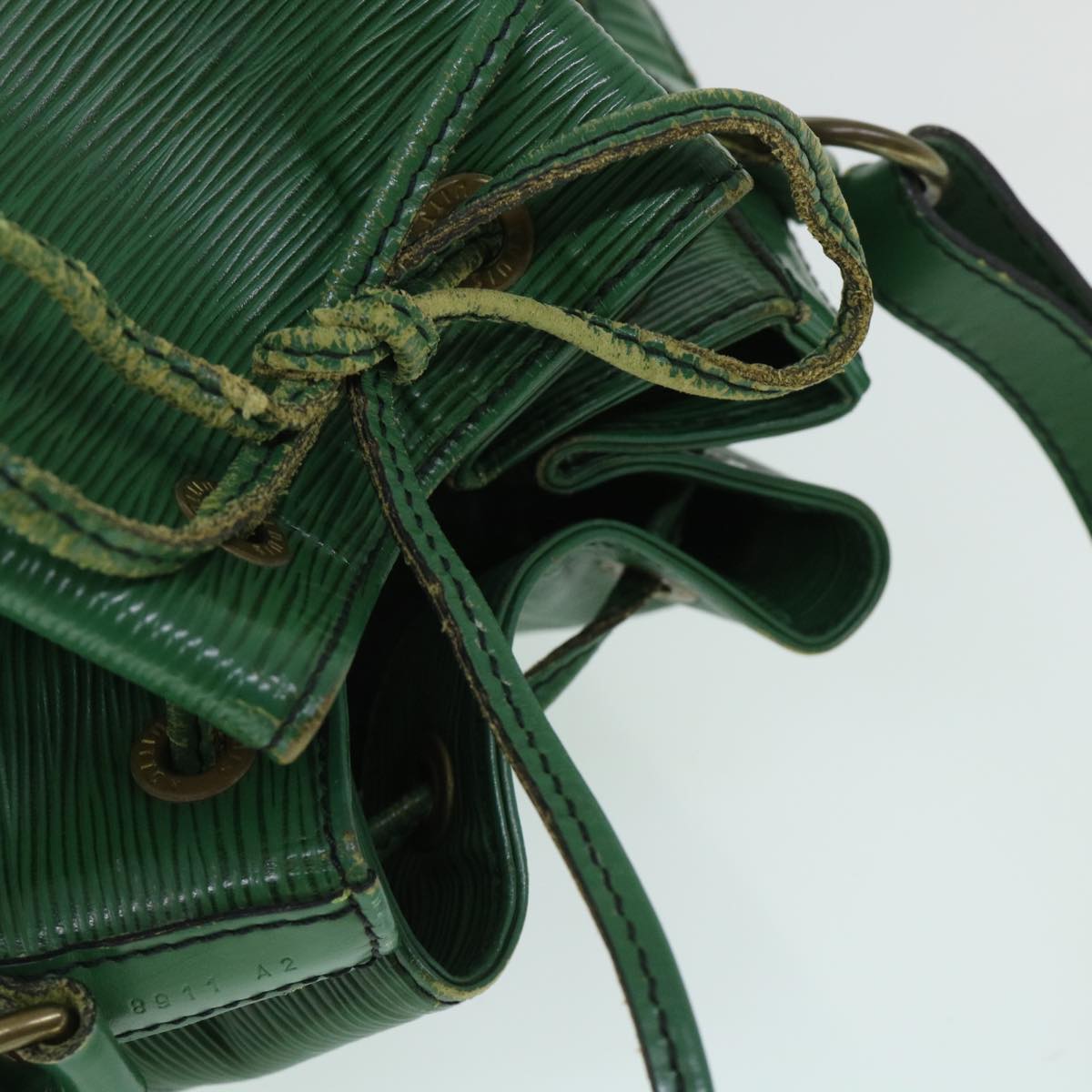 LOUIS VUITTON Epi Petit Noe Shoulder Bag Vintage Green M44104 LV 54871