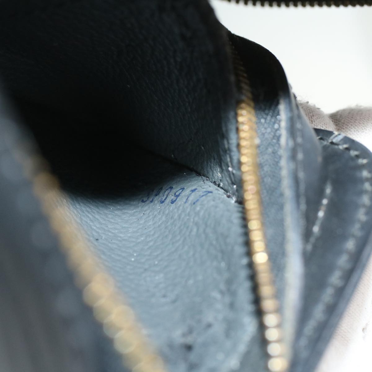 LOUIS VUITTON Epi Dauphine PM Pouch Black M48442 LV 54929