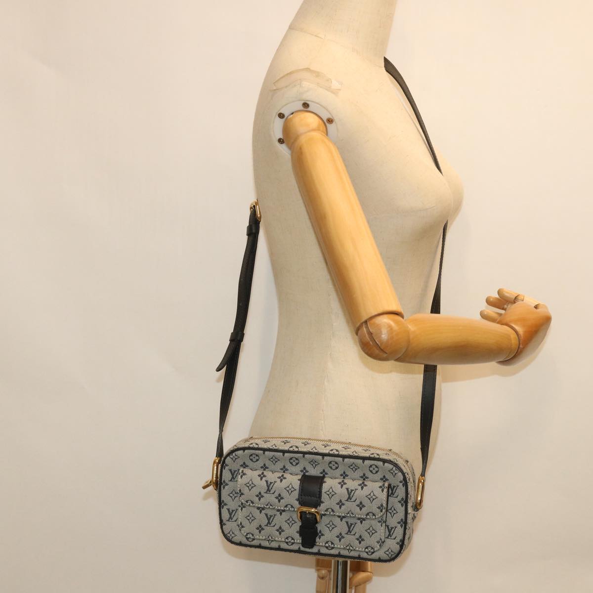 LOUIS VUITTON Monogram Mini Juliet MM Shoulder Bag Blue M92004 LV 54995
