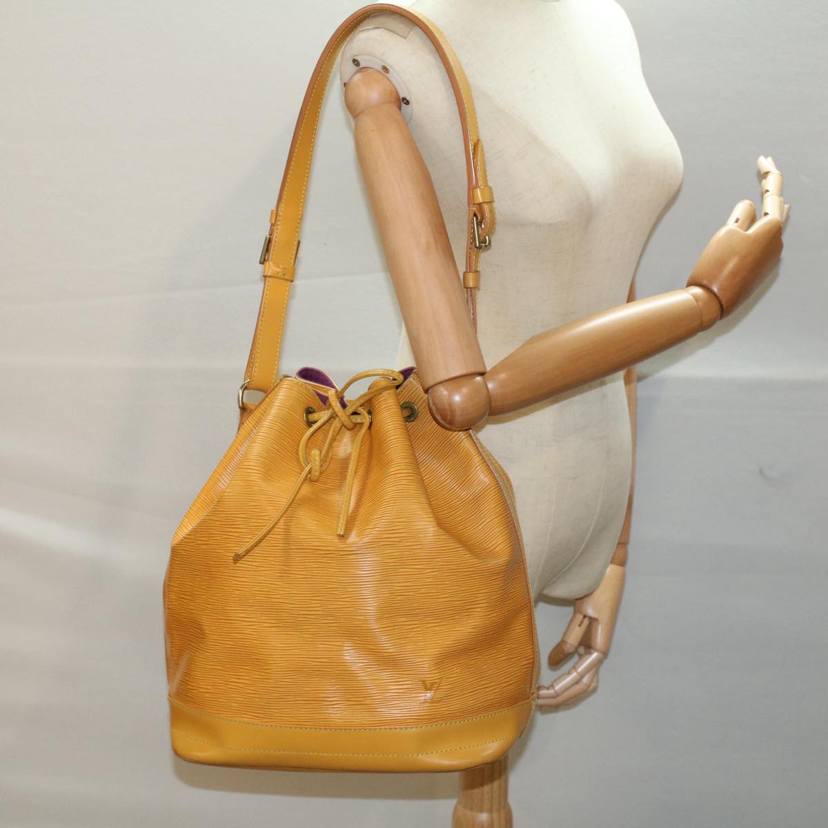 LOUIS VUITTON Epi Noe Shoulder Bag Tassili Yellow M44009 LV 55099