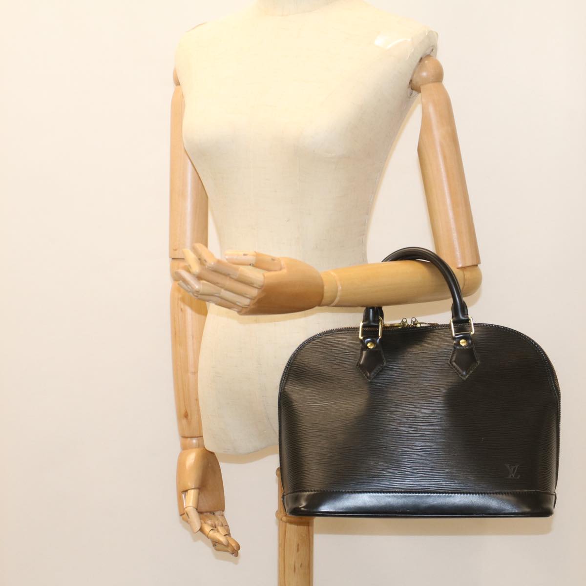 LOUIS VUITTON Epi Alma Hand Bag Black M52142 LV 55313