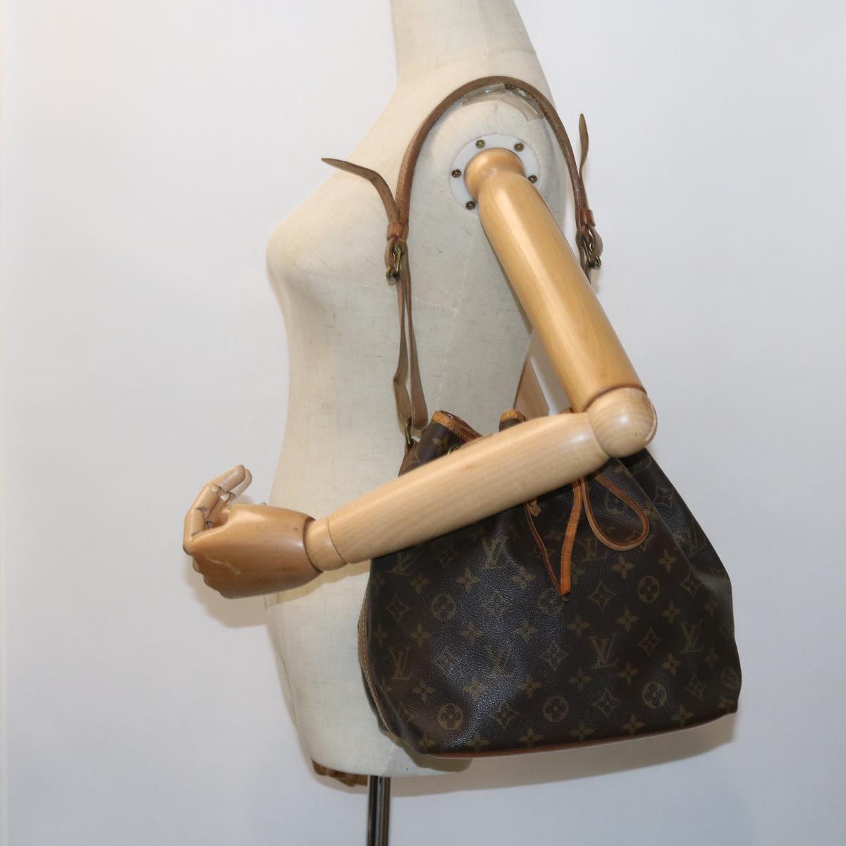 LOUIS VUITTON Monogram Petit Noe Shoulder Bag M42226 LV 55365