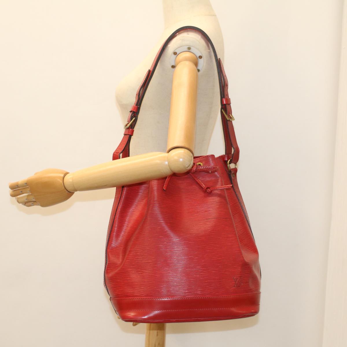 LOUIS VUITTON Epi Noe Shoulder Bag Red M44007 LV 55390