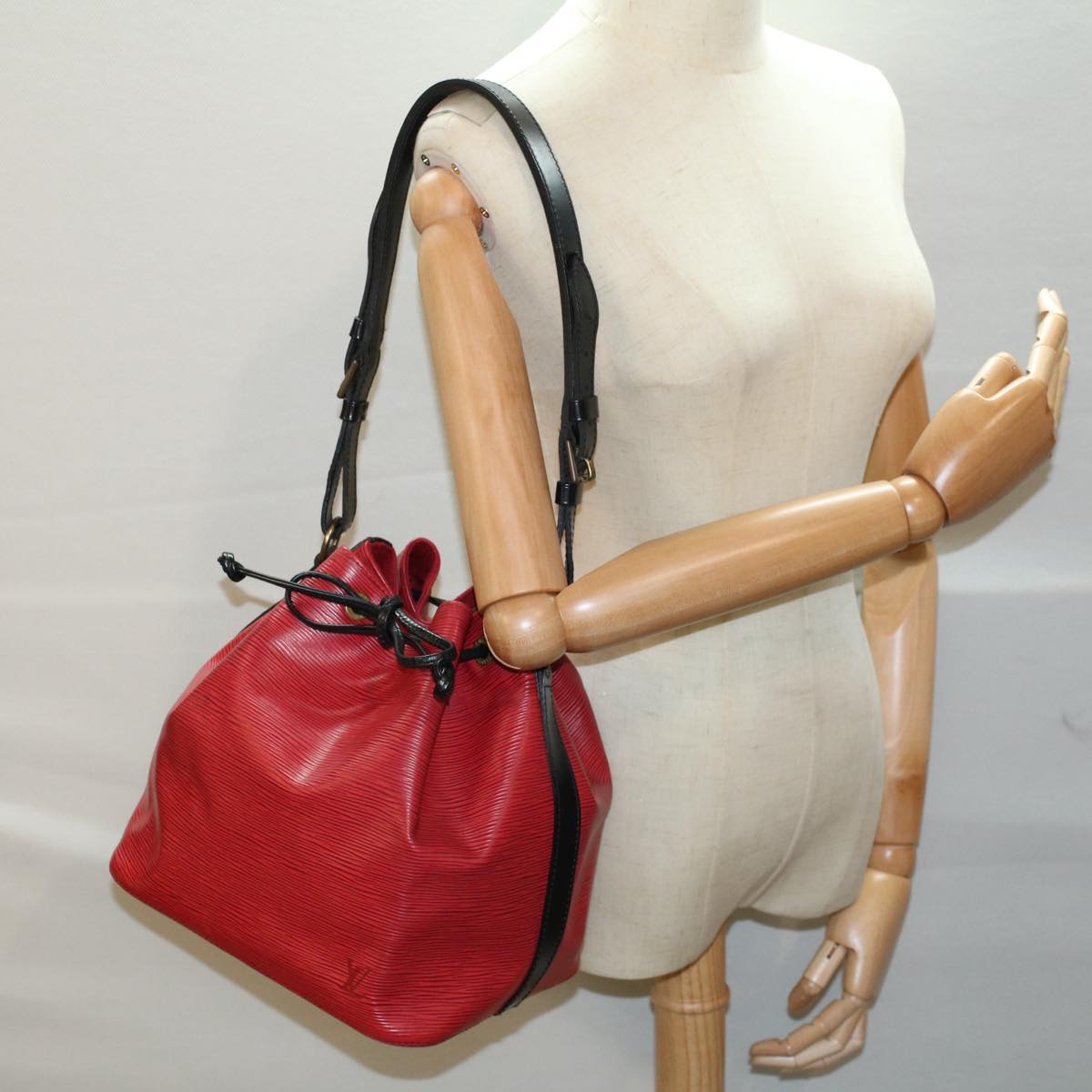 LOUIS VUITTON Epi Petit Noe Shoulder Bag Bicolor Black Red M44172 LV 55391