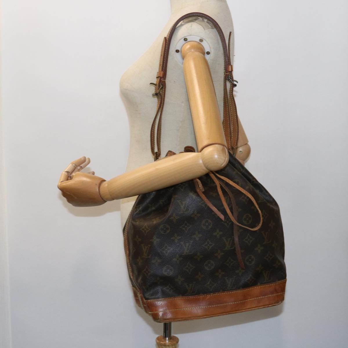 LOUIS VUITTON Monogram Noe Shoulder Bag M42224 LV 55492