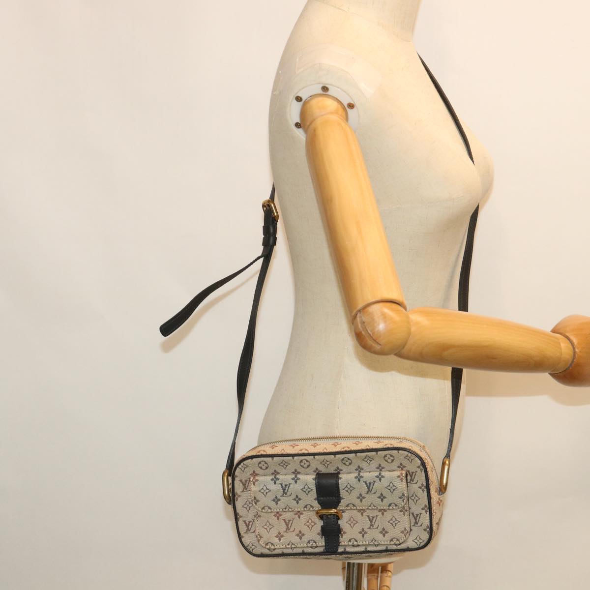 LOUIS VUITTON Monogram Mini Juliet MM Shoulder Bag Blue M92004 LV 55527