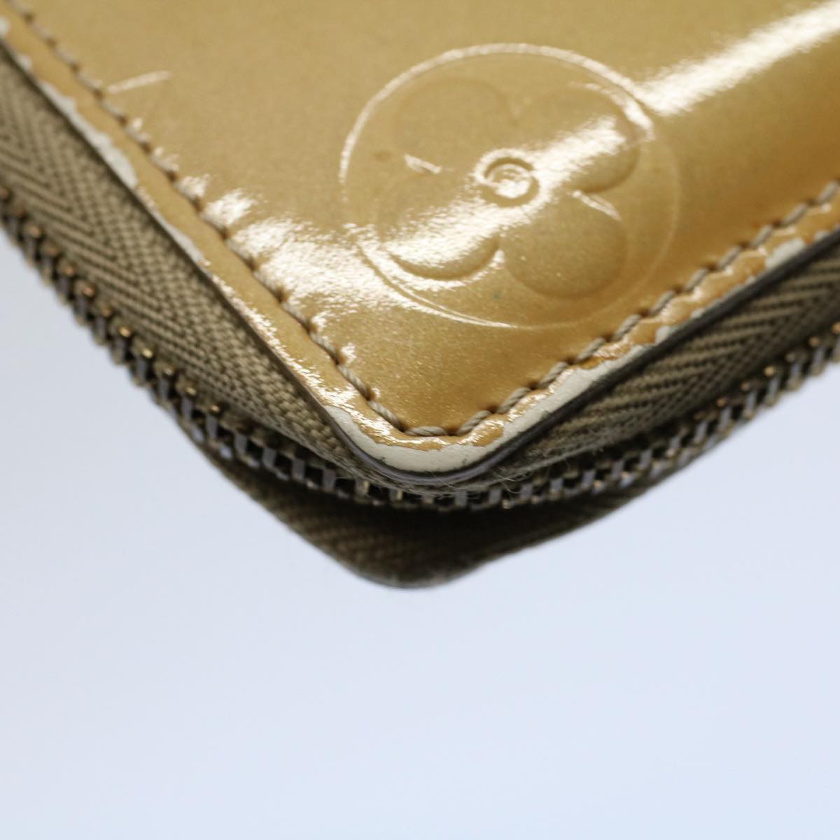 LOUIS VUITTON Monogram Vernis Bloom Compact Wallet Beige M91015 LV 55611