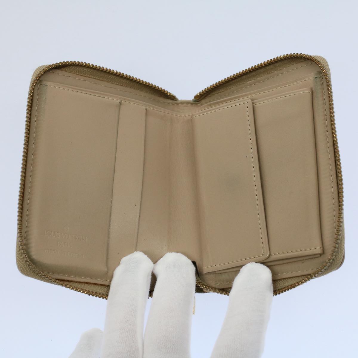 LOUIS VUITTON Monogram Vernis Bloom Compact Wallet Beige M91015 LV 55611