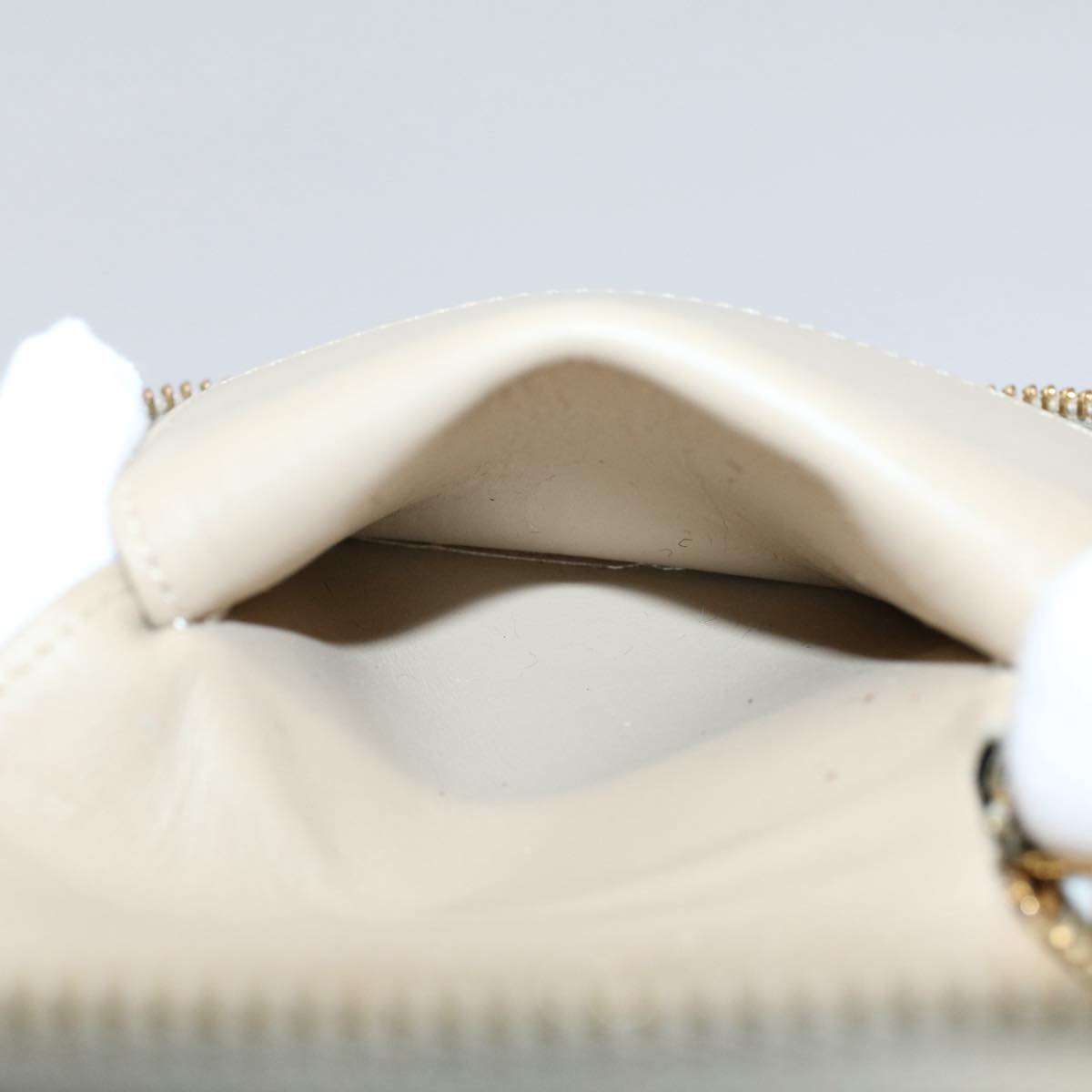 LOUIS VUITTON Monogram Vernis Bloom Compact Wallet Beige M91015 LV 55611