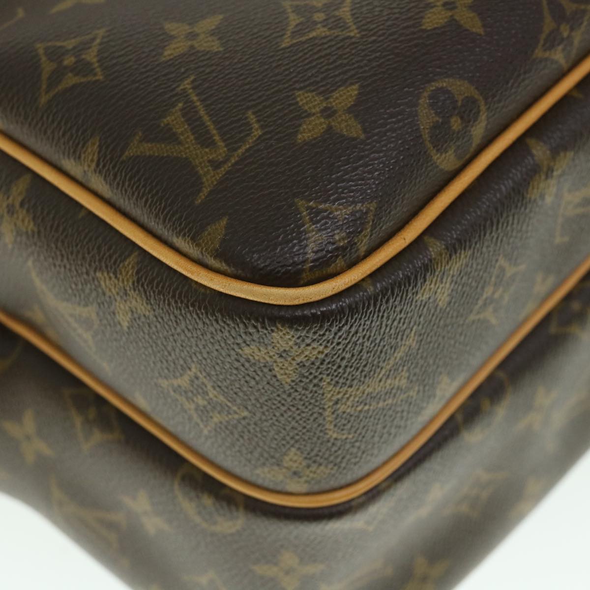 LOUIS VUITTON Monogram Reporter GM Shoulder Bag M45252 LV 55635