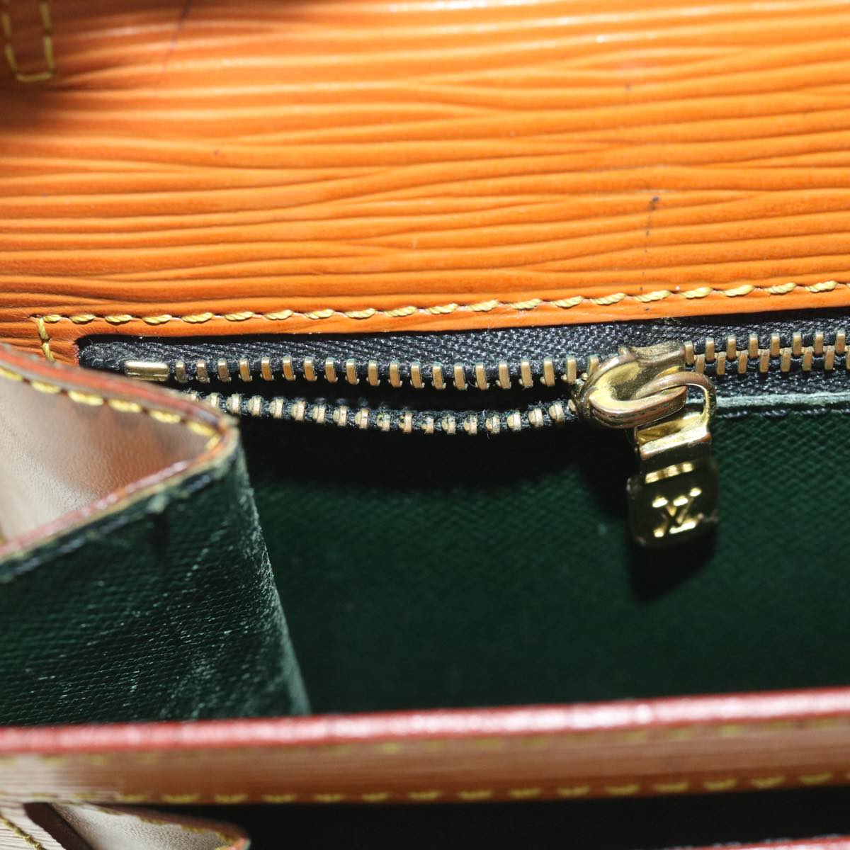 LOUIS VUITTON Epi Serie Dragonne Hand Bag Brown M52618 LV 55815