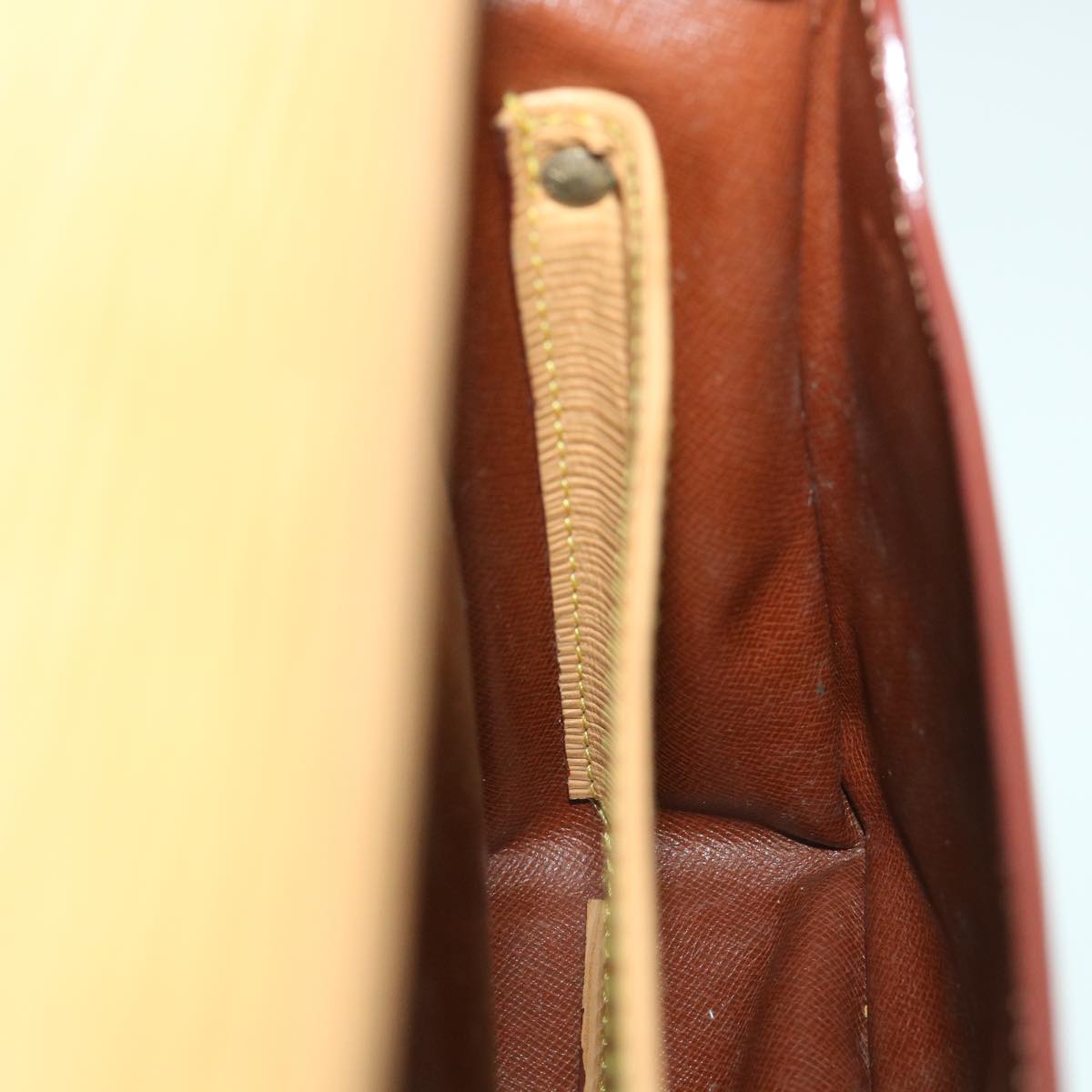 LOUIS VUITTON Epi Cartouchiere MM Shoulder Bag Winnipeg Beige M52246 55838