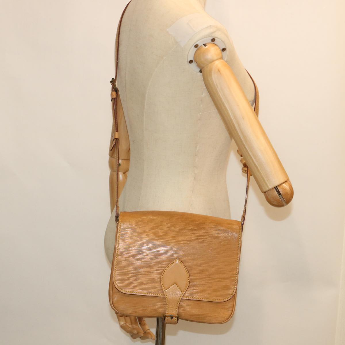 LOUIS VUITTON Epi Cartouchiere MM Shoulder Bag Winnipeg Beige M52246 55838