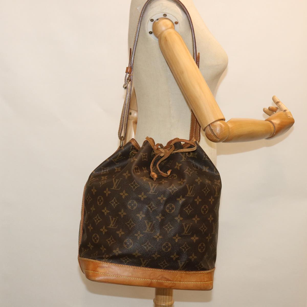 LOUIS VUITTON Monogram Noe Shoulder Bag M42224 LV 55848