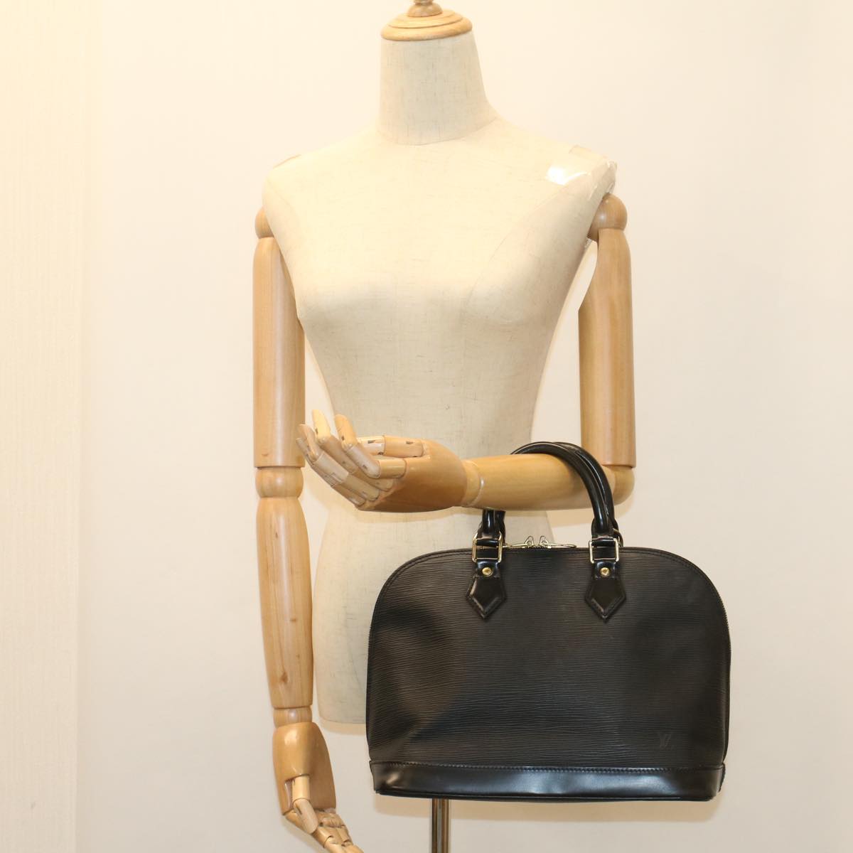 LOUIS VUITTON Epi Alma Hand Bag Black M52142 LV 55995