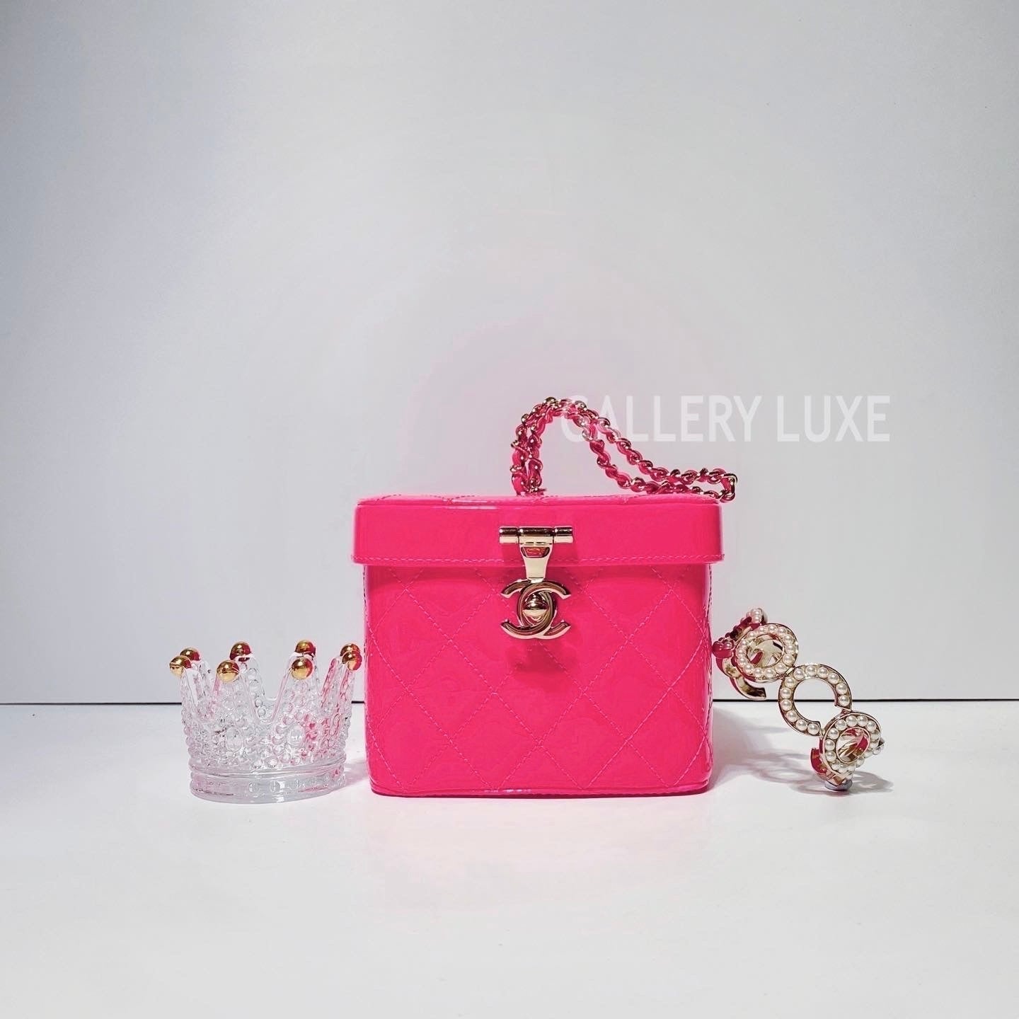 No.3334-Chanel Patent Minaudiere Make-Up Vanity Case