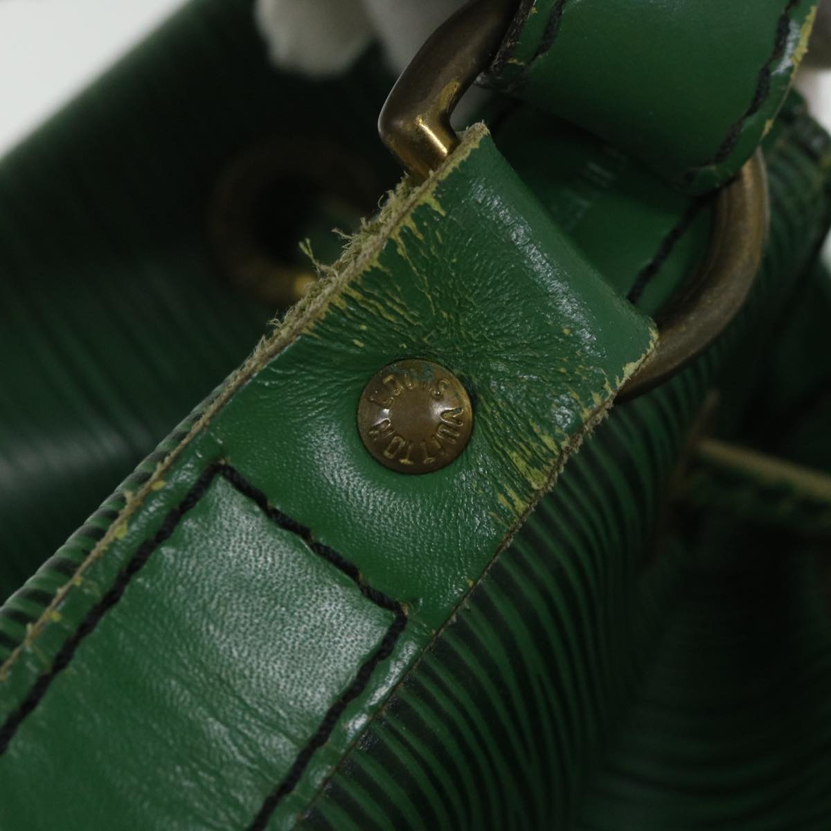 LOUIS VUITTON Epi Petit Noe Shoulder Bag Green M44104 LV 56006