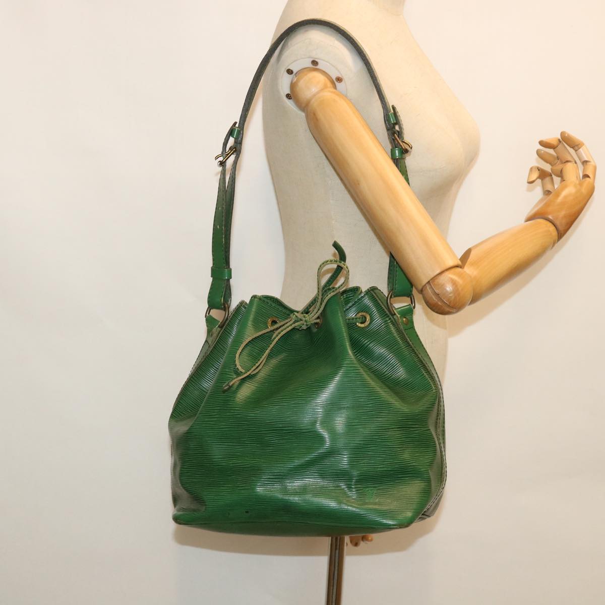 LOUIS VUITTON Epi Petit Noe Shoulder Bag Green M44104 LV 56006