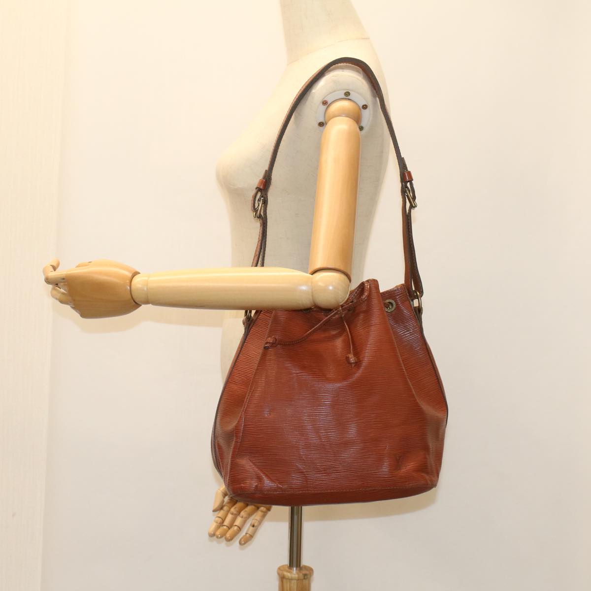 LOUIS VUITTON Epi Petit Noe Shoulder Bag Brown M44103 LV 56012