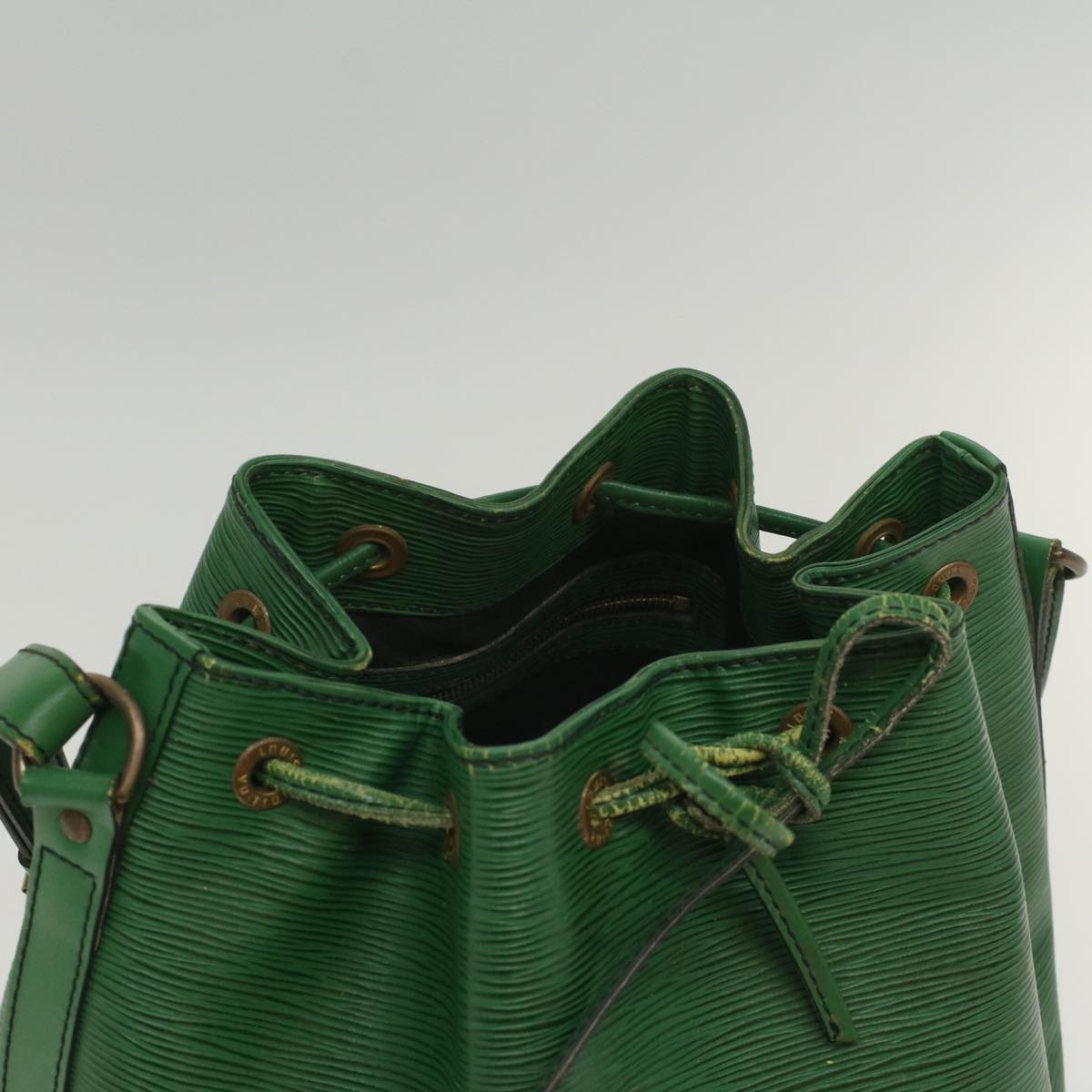 LOUIS VUITTON Epi Petit Noe Shoulder Bag Green M44104 LV 56013