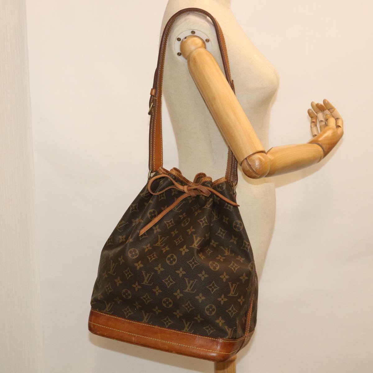 LOUIS VUITTON Monogram Noe Shoulder Bag M42224 LV 56022