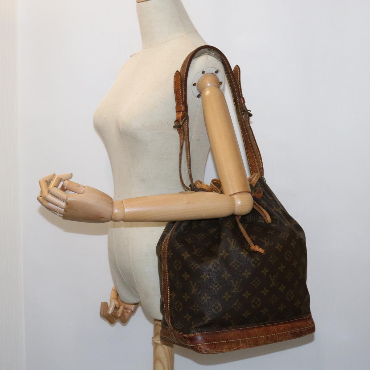 LOUIS VUITTON Monogram Noe Shoulder Bag M42224 LV 56025