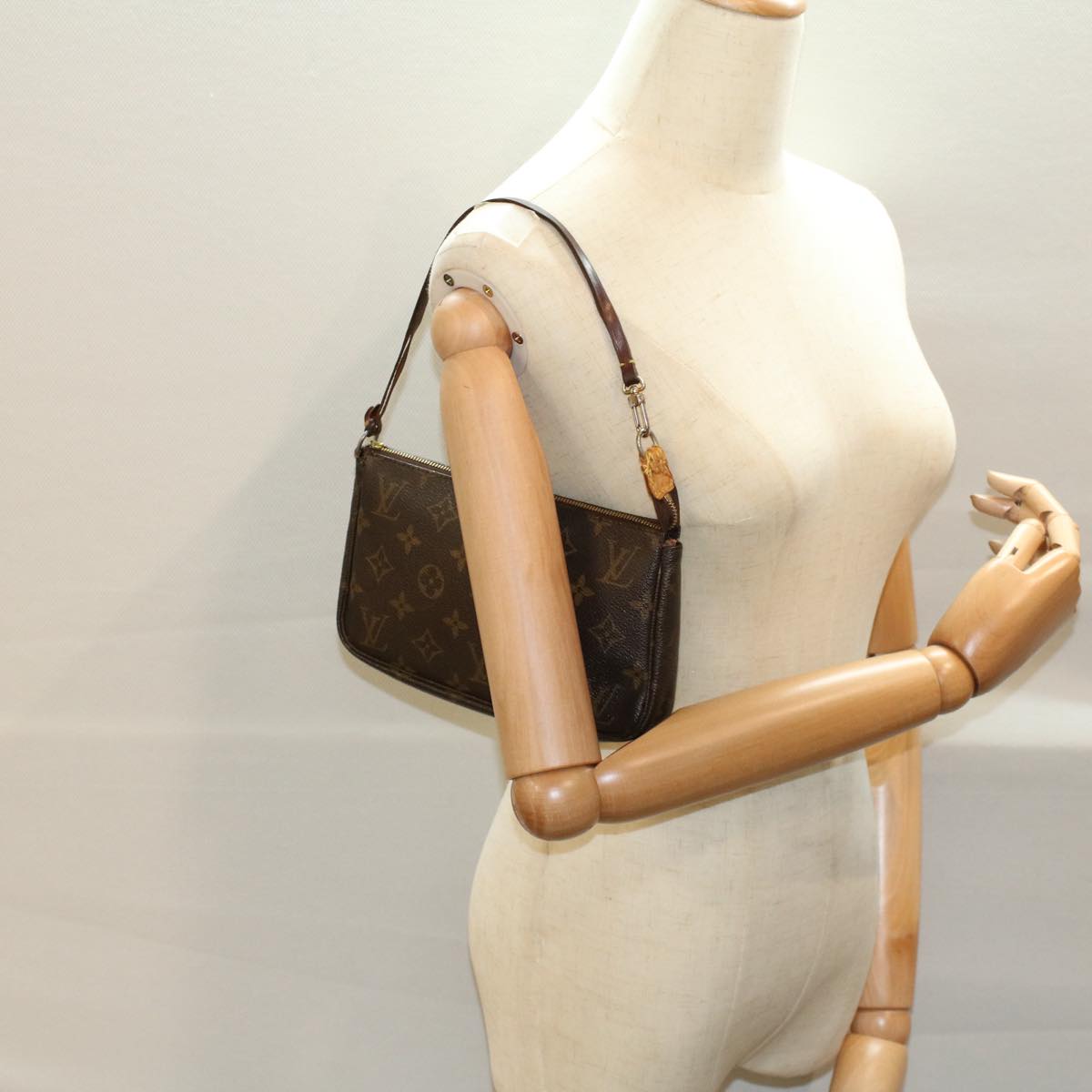 LOUIS VUITTON Monogram Pochette Accessoires Pouch M51980 LV 56100