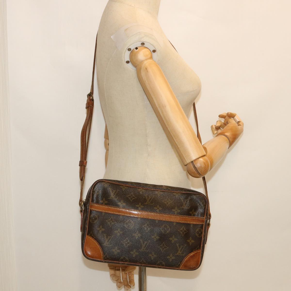 LOUIS VUITTON Monogram Trocadero 23 Shoulder Bag M51276 LV 56131