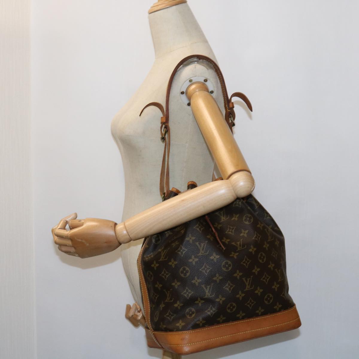 LOUIS VUITTON Monogram Noe Shoulder Bag M42224 LV 56236