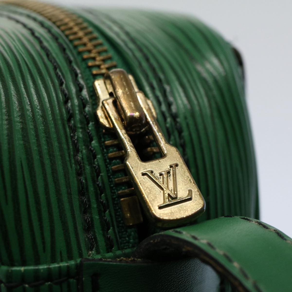 LOUIS VUITTON Epi June Feuille Shoulder Bag Green M52154 LV 56655