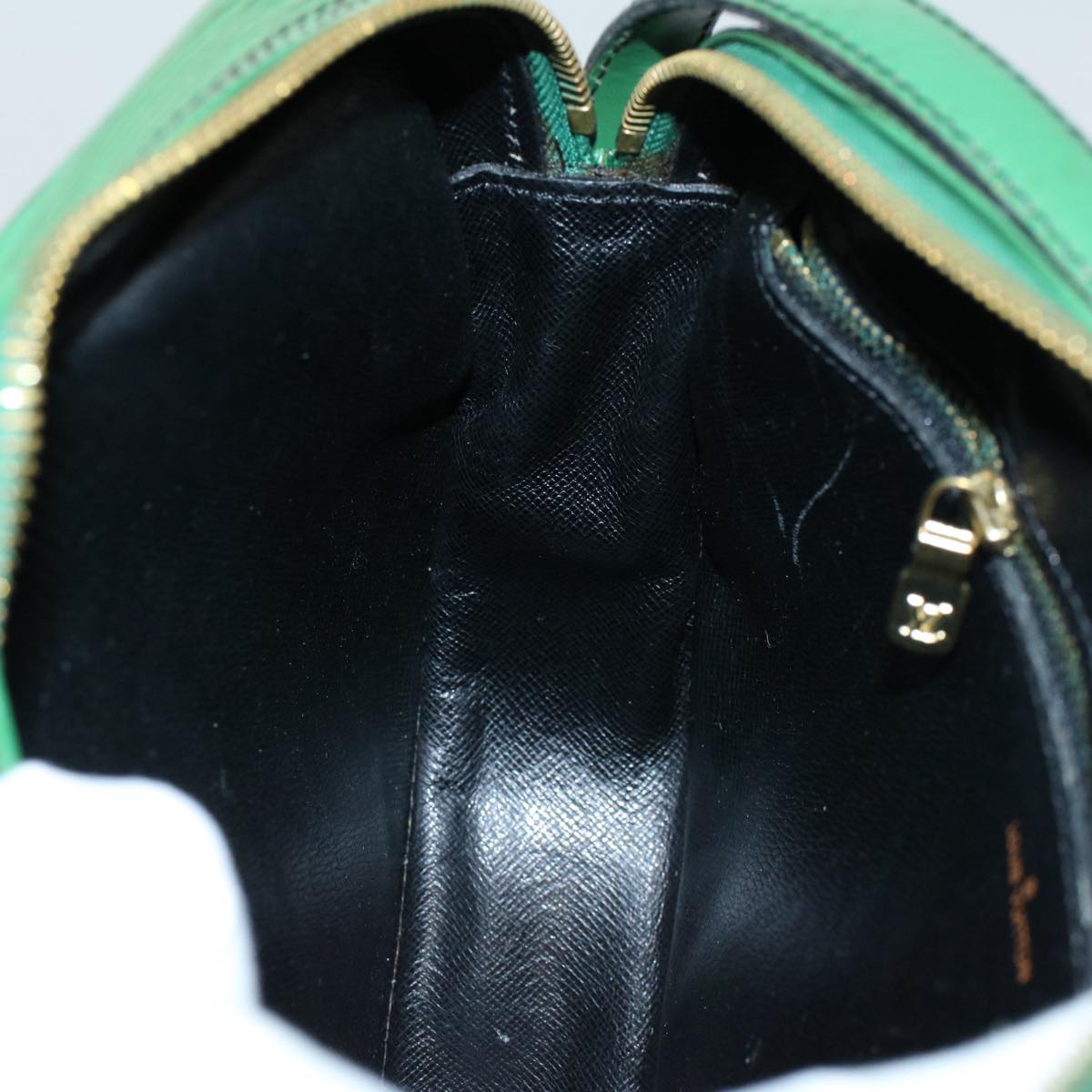 LOUIS VUITTON Epi June Feuille Shoulder Bag Green M52154 LV 56655