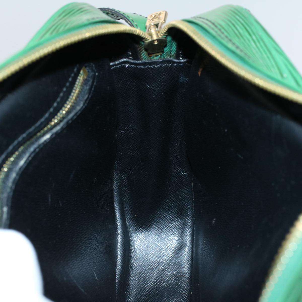 LOUIS VUITTON Epi June Feuille Shoulder Bag Green M52154 LV 56655